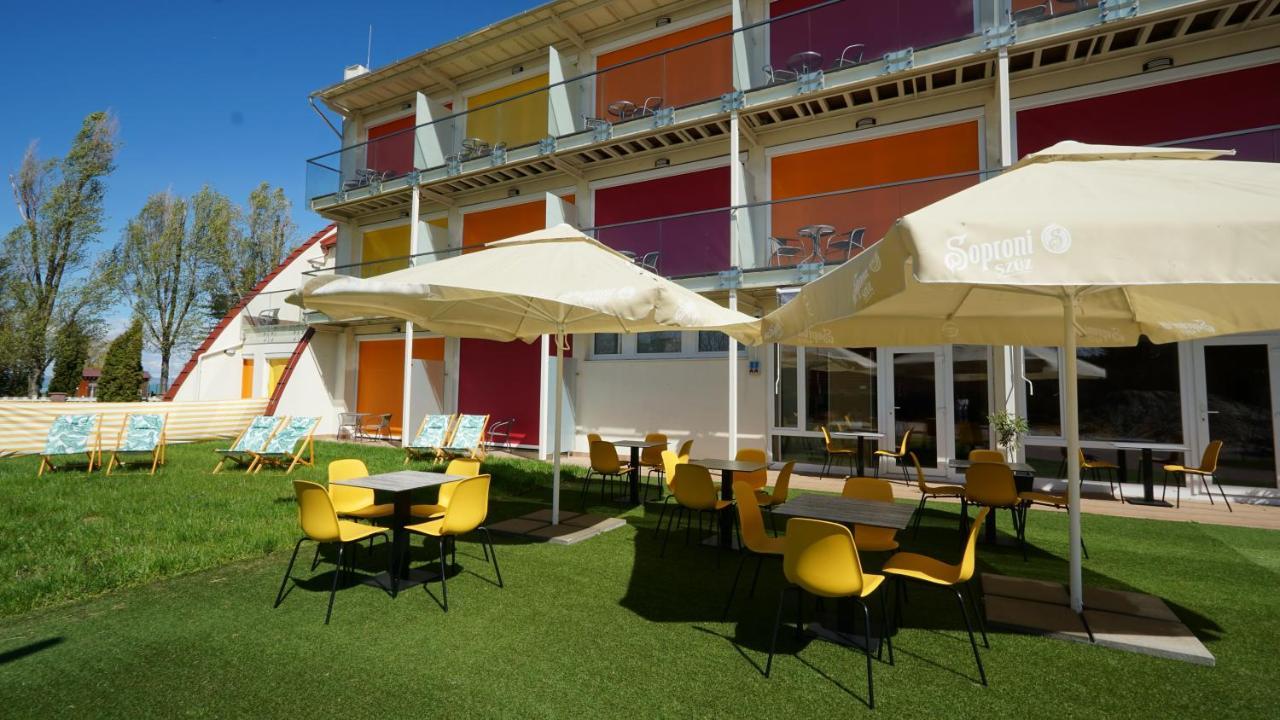 Colors Holiday Hotel Siófok Zewnętrze zdjęcie